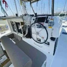 Catamarán Pirate Sailor para travesías y viajes náuticos Valencia