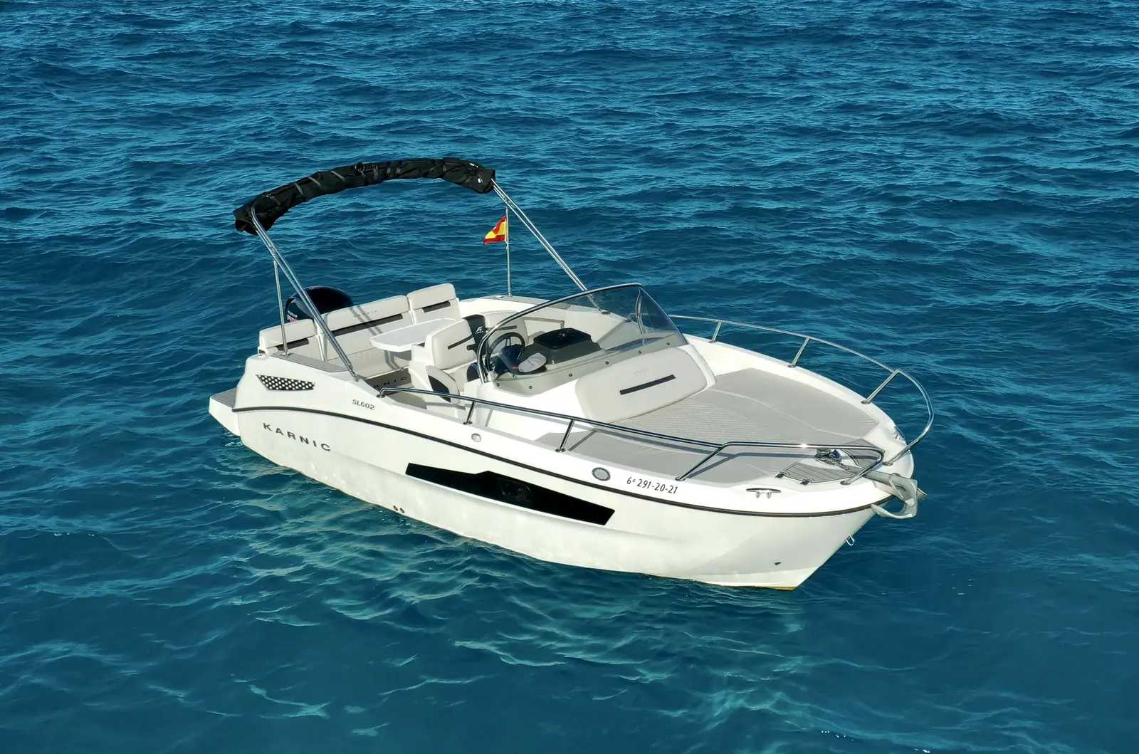 Catamarán espacioso disponible para alquiler en Baleares