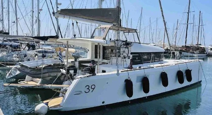Catamarán de alquiler para grupos en Marina Pobla, Valencia