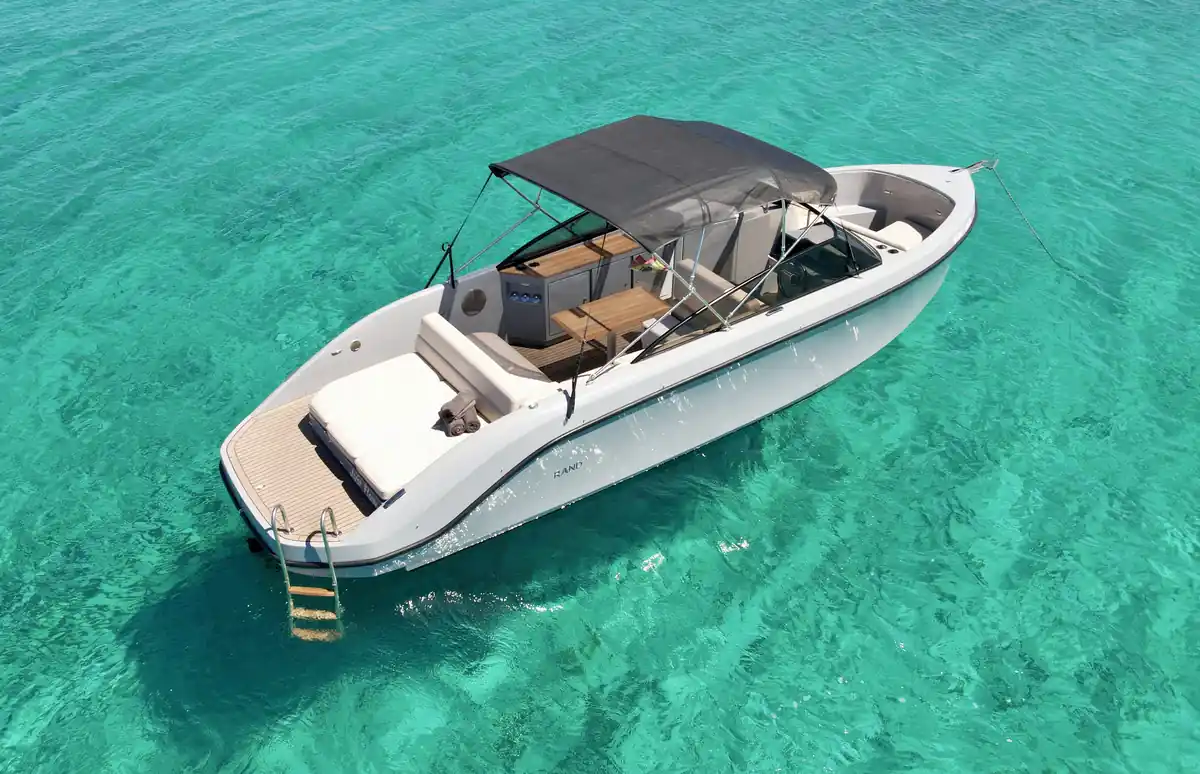 Lancha Just Flow en alquiler en Valencia, vista 1